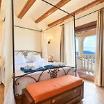 Villa Altar By Aguilarent